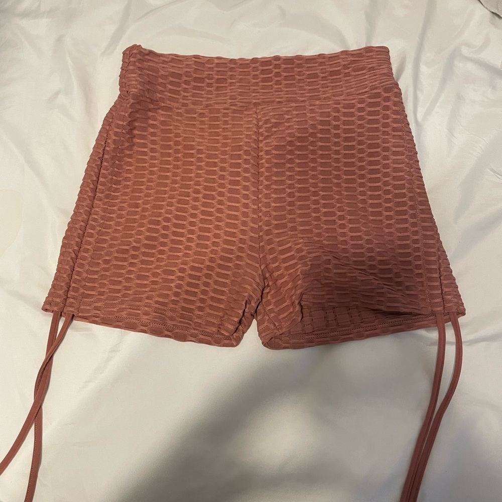 Mauve butt scrunch shorts